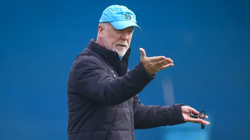 Mano Menezes treina o Imortal e vai bancar mudanças