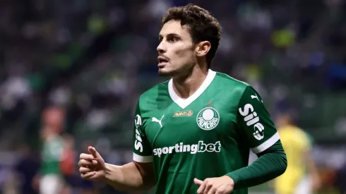 Raphael Veiga, jogador do Palmeiras durante partida contra o Mirassol no estadio Arena Allianz Parque pelo campeonato Brasileiro A 2025.