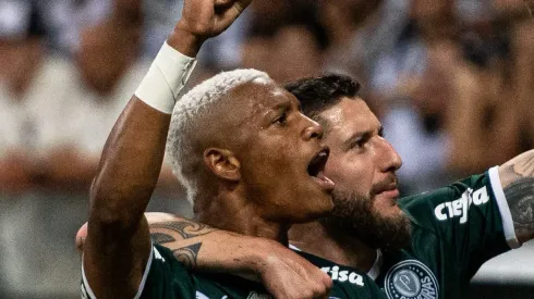 Danilo durante partida pelo Palmeiras.