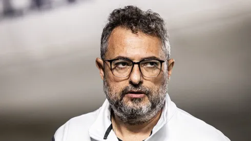 Alexandre Mattos acerta saída importante do Santos