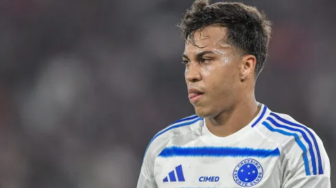 RJ – RIO DE JANEIRO – 17/07/2025 – BRASILEIRO A 2025, FLUMINENSE X CRUZEIRO – Kaio Jorge jogador do Cruzeiro durante partida contra o Fluminense no estadio Maracana pelo campeonato Brasileiro A 2025. Foto: Thiago Ribeiro/AGIF