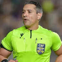 Torcida do Grêmio comemora decisão do VAR que anulou gol do Vasco no primeiro tempo