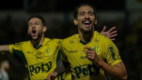 Jogadores do Mirassol celebram um dos gols feitos contra o Santos. Foto: JP Pinheiro/Mirassol.
