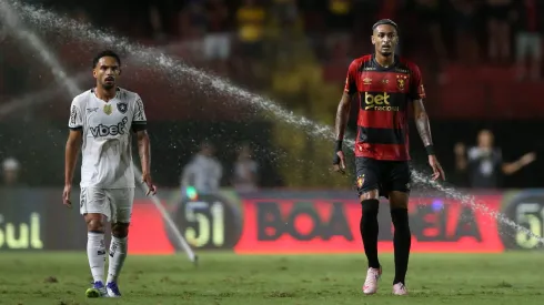 Derik jogador do Sport durante a partida entre Sport e Botafogo no Estádio da Ilha do Retiro em Recife – Foto: Marlon Costa/AGIF