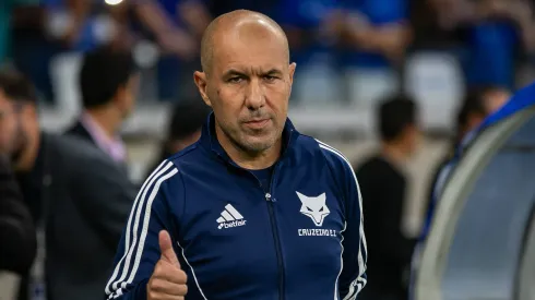 Leonardo Jardim técnico do Cruzeiro durante partida contra o Atletico-MG no estadio Mineirao pelo campeonato Brasileiro A 2025. Foto: Fernando Moreno/AGIF