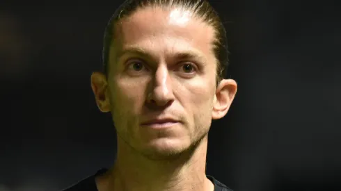 Filipe Luís durante partida entre Santos e Flamengo, na Vila Belmiro, pelo Brasileirão.