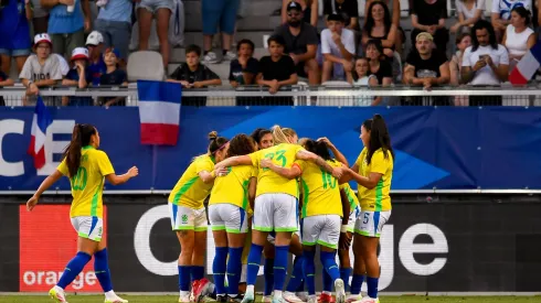 Brasileiras comemoram gol marcado em partida diante da França. Foto: Eurasia Sport Images/Just Pictures/Sipa USA