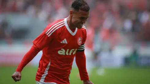 Alan Patrick, jogador do Internacional, comemora seu gol durante a partida
