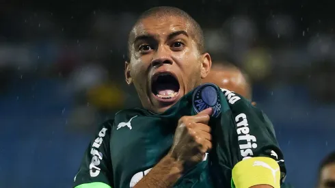 Gabriel Vareta em comemoração de gol pelo Palestra. A Cria se despediu do Verdão de forma carinhosa