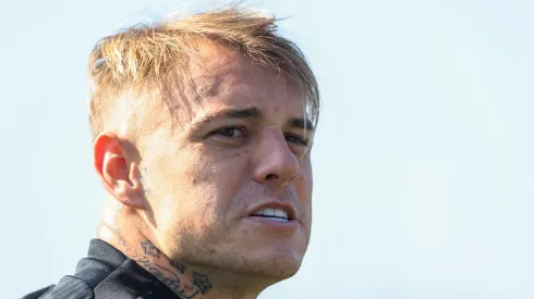 Róger Guedes durante treino no CT Joaquim Grava