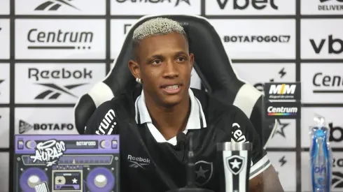 Danilo foi apresentado pelo Botafogo nesta sexta-feira. Foto: Vitor Silva/Botafogo