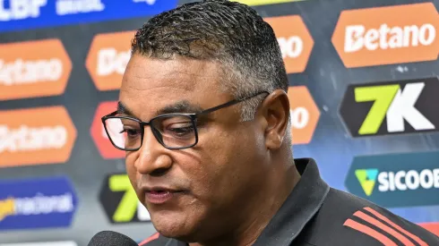 Roger Machado tecnico do Internacional durante partida contra o Santos na Vila Belmiro. Foto: Jota Erre/AGIF