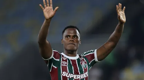 RIO DE JANEIRO, BRAZIL – JULY 17: Jhon Arias of Fluminense greets fans after the match between Fluminense and Cruzeiro as part of Brasileirao 2025 at Maracana Stadium on July 17, 2025 in Rio de Janeiro, Brazil. (Photo by Wagner Meier/Getty Images)