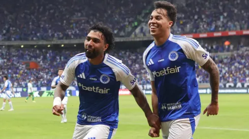 Gabigol jogador do Cruzeiro comemora seu gol com Kaio Jorge – Foto: Gilson Lobo/AGIF