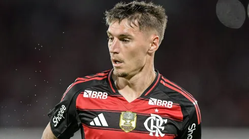 Varela durante partida entre Flamengo e São Paulo, no Maracanã, pelo Brasileirão.