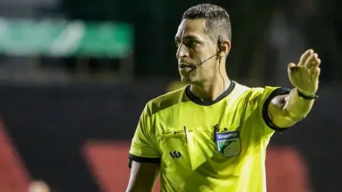 Árbitro da ida entre Inter e Flu, Rodrigo Pereira de Lima tem histórico curioso com os dois times; veja os números (Divulgação/FPF)