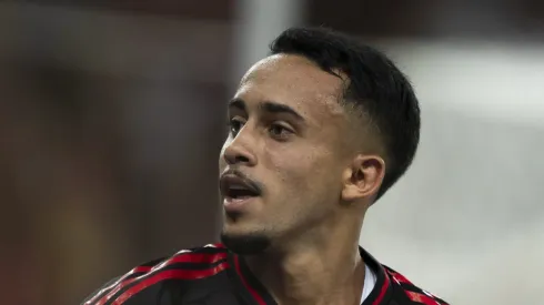 Matheus Gonçalves durante partida do Carioca 2025.