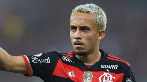 Matheus Gonçalves, atacante do Flamengo em partida pelo campeonato brasileiro (Foto: Buda Mendes/Getty Images)