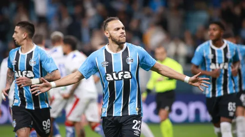 Braithwaite brilha com dois gols e Magrão é o vilão em Grêmio x Fortaleza. Foto: Maxi Franzoi/AGIF
