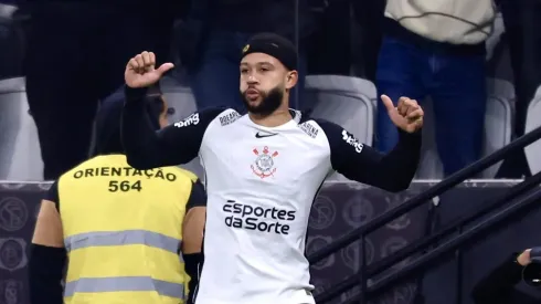 Memphis em ação na partida contra o Alviverde