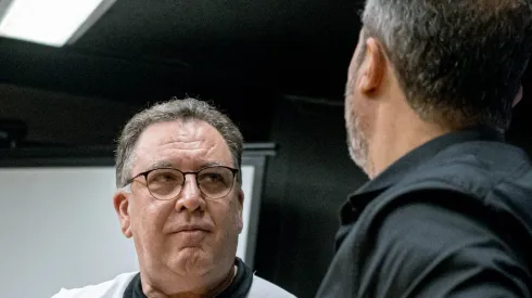 Marcelo Teixeira ao lado de Mattos em coletiva de imprensa na Vila Belmiro. Foto: Guilherme Gregui/ Santos FC.