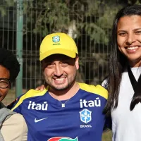 Pretinha e Zizi visitam Seleção e inspiram atletas antes da final