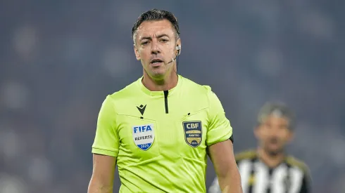 Raphael Claus durante a partida entre as equipes