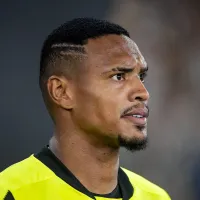 John comunica Textor que quer ir para a Europa, e negociação com o West-Ham, da Inglaterra, avança