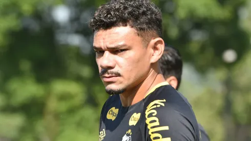 Tiquinho Soares deve voltar ao time. Foto: Jota Erre/AGIF