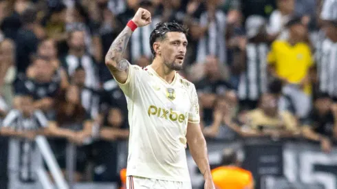 Arrascaeta jogador do Flamengo comemora seu gol – Foto: Lucas Emanuel/AGIF