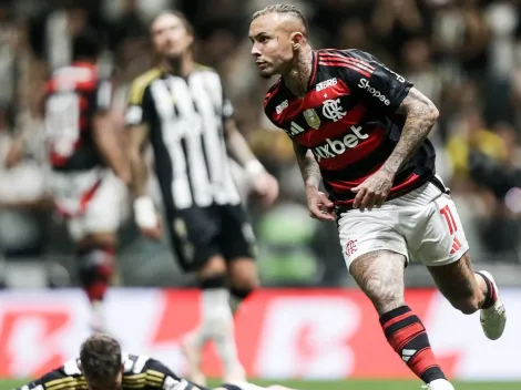 Cebolinha deixa rival no chão e marca golaço em Flamengo x Galo