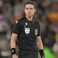 Torcida do Fluminense se revolta com pênalti ignorado no início do jogo no Maracanã