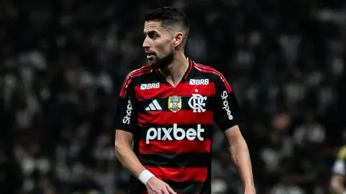 Jorginho jogador do Flamengo durante partida contra o Atletico-MG no estadio Arena MRV pelo campeonato Copa Do Brasil 2025. Foto: Fernando Moreno/AGIF