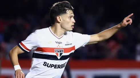Bobadilla comemorando pelo São Paulo contra o Vitória – Foto: Marcello Zambrana/AGIF