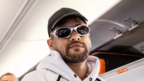 Neymar durante embarque da delegação para BH
