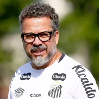 Torcida do Santos pressiona Cléber Xavier antes de jogo fora e exige: “Robinho Jr precisa jogar!”