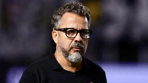 SP – SANTOS – 01/05/2025 – COPA DO BRASIL 2025, SANTOS X CRB – Cleber Xavier tecnico do Santos durante partida contra o CRB no estadio Vila Belmiro pelo campeonato Copa Do Brasil 2025. Foto: Marcello Zambrana/AGIF