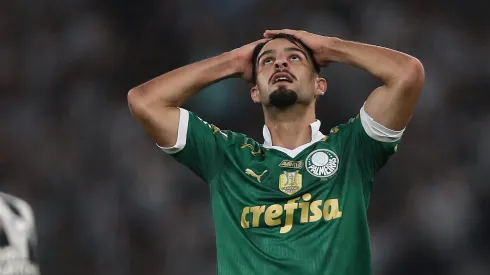 Flaco López, atacante do Palmeiras em partida pelo campeonato brasileiro