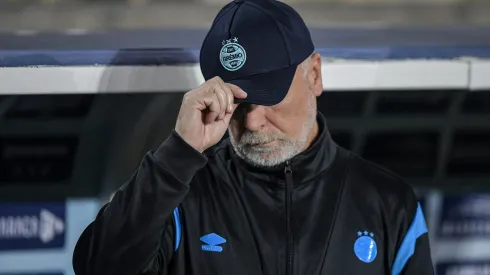 Mano Menezes, técnico do Grêmio, durante partida contra o Fluminense no estadio Maracana pelo campeonato Brasileiro A 2025. Foto: Thiago Ribeiro/AGIF