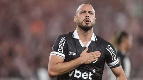Arthur Cabral, jogador do Botafogo comemora seu gol durante partida contra o Corinthians no estadio Engenhao pelo campeonato Brasileiro A 2025.