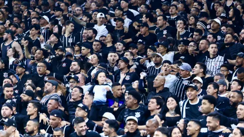 Torcedores do Corinthians na Neo Química Arena – Foto: Marcello Zambrana/AGIF