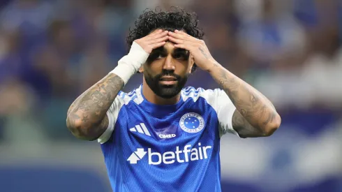 MG – BELO HORIZONTE – 10/08/2025 – BRASILEIRO A 2025, CRUZEIRO X SANTOS – Gabriel Barbosa jogador do Cruzeiro lamenta durante partida contra o Santos no estadio Mineirao pelo campeonato Brasileiro A 2025. Foto: Gilson Lobo/AGIF