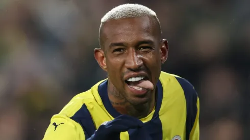 Anderson Talisca, meia-atacante do Fenerbahçe em partida pelo campeonato turco