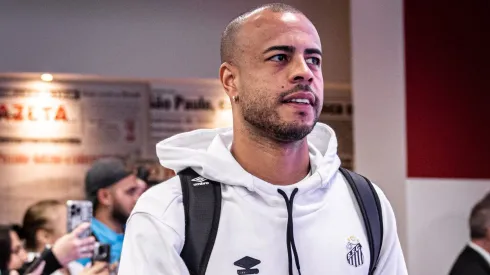 Lateral chegou com moral – Foto: Raul Baretta/Santos FC.