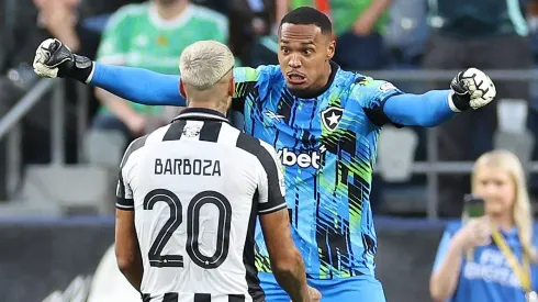 Goleiro John e zagueiro Alexander Barboza serão titulares do BFR contra LDU