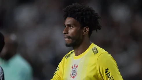 Hugo Souza em ação pelo Corinthians. Foto: Thiago Ribeiro/AGIF