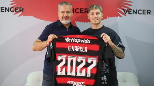 Varela renova com o Flamengo – Foto: Givan de Souza/CRF