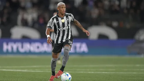 Danilo em ação pelo Botafogo. Foto: Thiago Ribeiro/AGIF