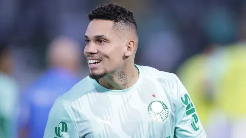 SP – BARUERI – 12/04/2025 – BRASILEIRO A 2025, PALMEIRAS X CORINTHIANS – Paulinho jogador do Palmeiras durante aquecimento antes da partida contra o Corinthians no estadio Arena Barueri pelo campeonato Brasileiro A 2025. Foto: Ettore Chiereguini/AGIF