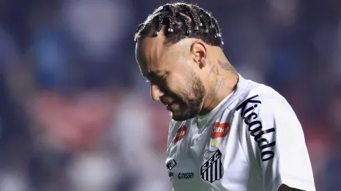 Neymar jogador do Santos chora apos a partida contra o Vasco no estadio Morumbi pelo campeonato Brasileiro A 2025. Foto: Marcello Zambrana/AGIF